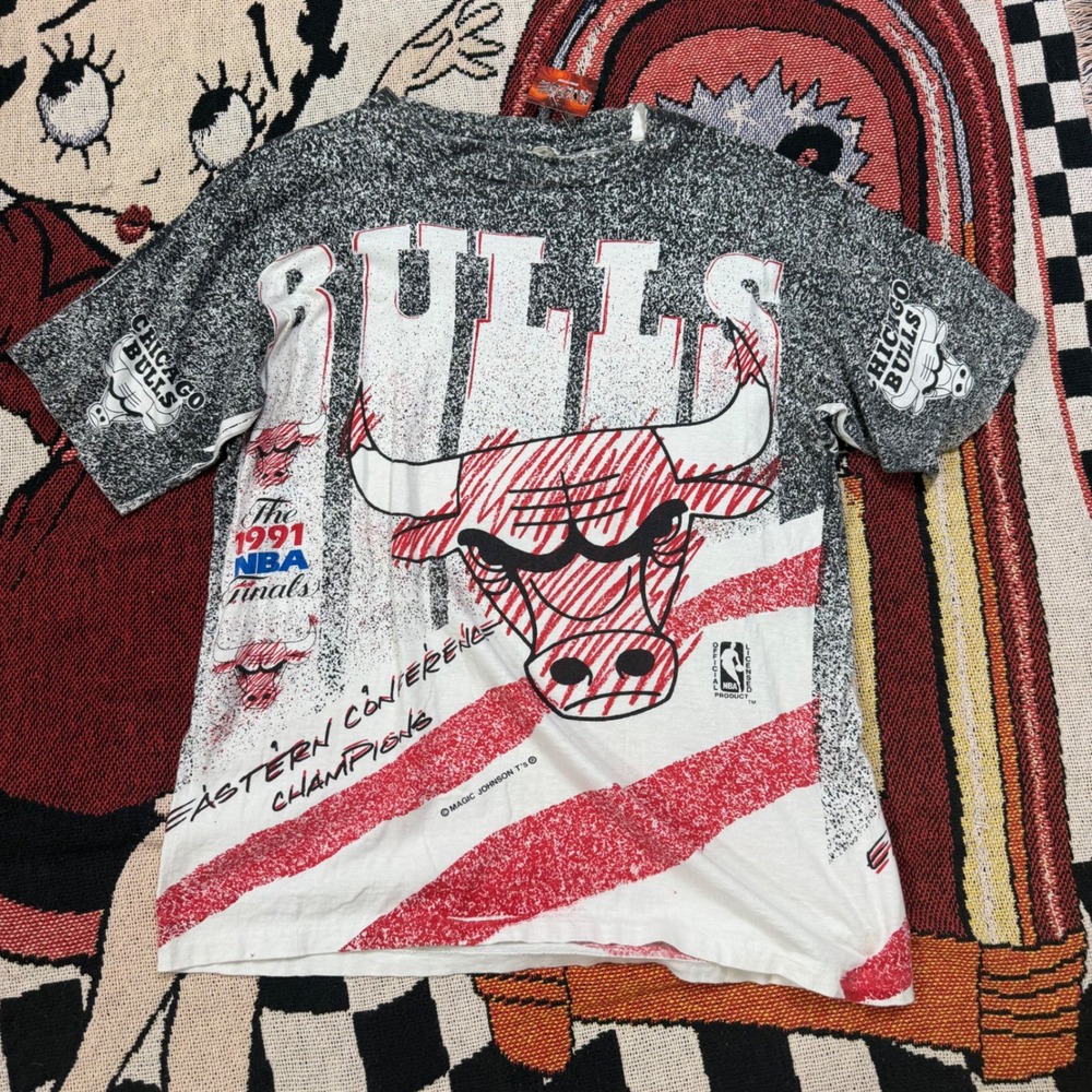 Vintage 1991 Chicago Bulls Magic Johnson Ts NBA Finals All Over Print Shirt M